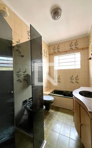 Casa para alugar com 150m², 3 quartos e sem vaga Casa para alugar com 150m², 3 quartos e sem vagaBanheiro Corredor