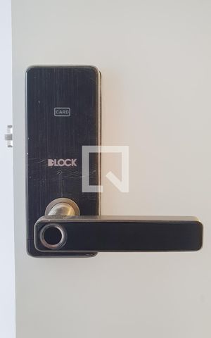 Apartamento à venda com 56m², 2 quartos e 1 vaga Apartamento à venda com 56m², 2 quartos e 1 vagaSala - fechadura