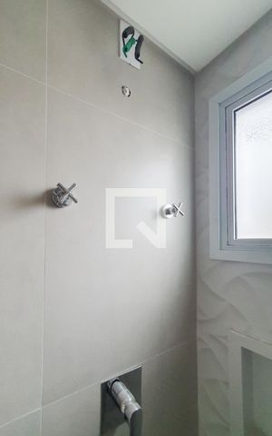Apartamento à venda com 56m², 2 quartos e 1 vaga Apartamento à venda com 56m², 2 quartos e 1 vagaBanheiro Social