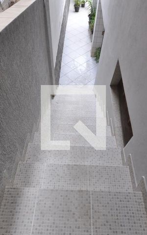 Casa à venda com 340m², 4 quartos e 1 vagaEscada de Acesso à area de serviço