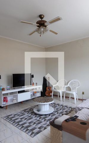 Casa à venda com 100m², 4 quartos e 2 vagasSala - casa 2