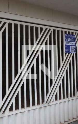Casa à venda com 100m², 4 quartos e 2 vagasFachada