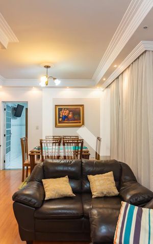 Casa à venda com 248m², 5 quartos e 2 vagas Casa à venda com 248m², 5 quartos e 2 vagasSala
