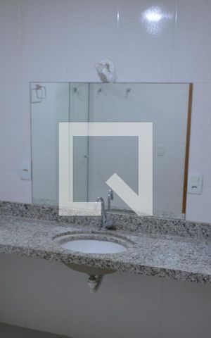 Casa de condomínio à venda com 220m², 4 quartos e sem vagaBanheiro da Suíte