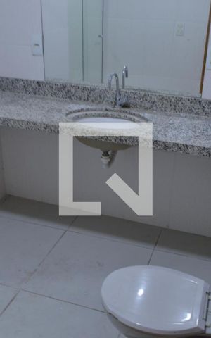Casa de condomínio à venda com 220m², 4 quartos e sem vagaBanheiro da Suíte