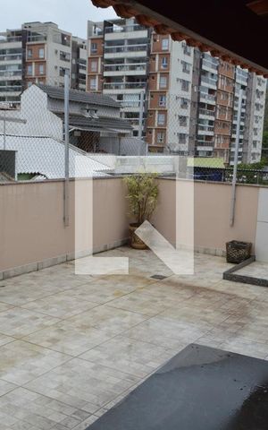 Casa de condomínio à venda com 220m², 4 quartos e sem vagaTerraço