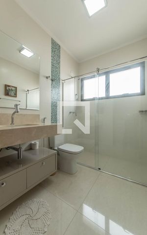 Casa à venda com 225m², 4 quartos e 3 vagas Casa à venda com 225m², 4 quartos e 3 vagasBanheiro Social
