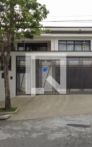 Casa à venda com 225m², 4 quartos e 3 vagasFachada
