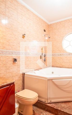 Casa à venda com 948m², 4 quartos e 6 vagas Casa à venda com 948m², 4 quartos e 6 vagasBanheiro 2