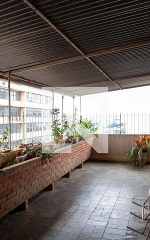 Apartamento à venda com 350m², 5 quartos e 3 vagas Apartamento à venda com 350m², 5 quartos e 3 vagasVaranda gourmet