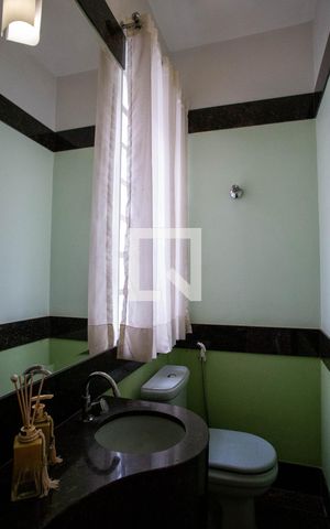 Apartamento à venda com 350m², 5 quartos e 3 vagas Apartamento à venda com 350m², 5 quartos e 3 vagasLavabo