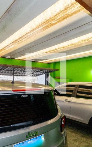 Casa à venda com 250m², 4 quartos e 2 vagas Casa à venda com 250m², 4 quartos e 2 vagasGaragem