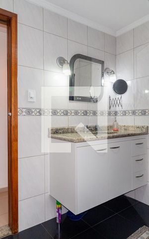 Casa à venda com 250m², 4 quartos e 2 vagas Casa à venda com 250m², 4 quartos e 2 vagasBanheiro