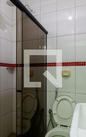 Casa à venda com 250m², 4 quartos e 2 vagas Casa à venda com 250m², 4 quartos e 2 vagasBanheiro de Serviço