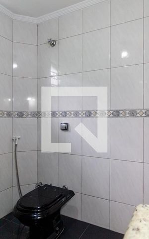 Casa à venda com 250m², 4 quartos e 2 vagas Casa à venda com 250m², 4 quartos e 2 vagasBanheiro