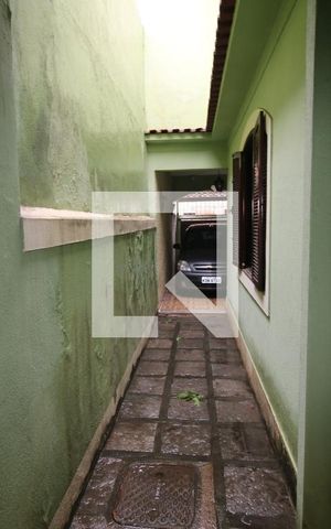 Casa à venda com 256m², 3 quartos e 2 vagasCorredor Lateral