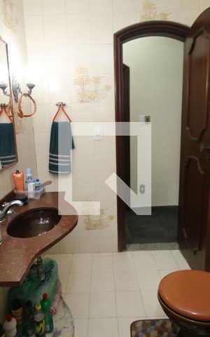 Casa à venda com 256m², 3 quartos e 2 vagasBanheiro da Suíte 1