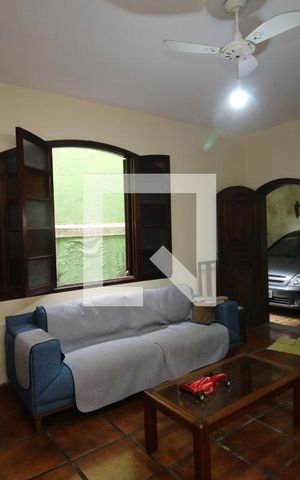 Casa à venda com 256m², 3 quartos e 2 vagasSala