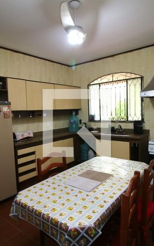 Casa à venda com 256m², 3 quartos e 2 vagasCozinha