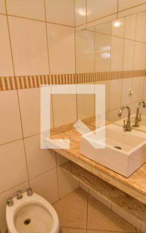 Casa à venda com 160m², 2 quartos e 5 vagasBanheiro