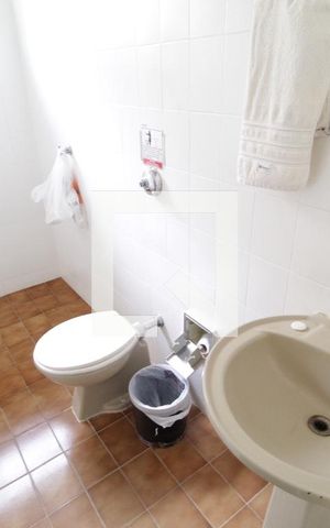 Casa para alugar com 350m², 7 quartos e 5 vagasBanheiro 1