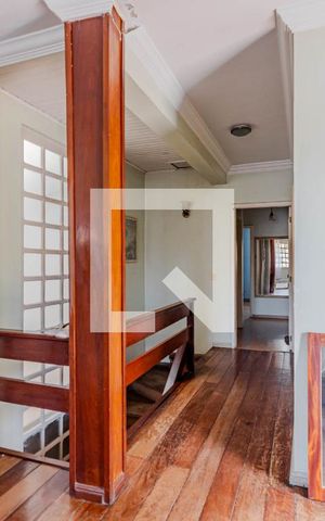 Casa à venda com 409m², 4 quartos e 5 vagas Casa à venda com 409m², 4 quartos e 5 vagasSala
