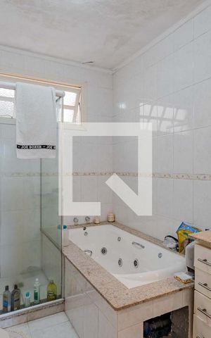 Casa à venda com 409m², 4 quartos e 5 vagas Casa à venda com 409m², 4 quartos e 5 vagasBanheiro do Quarto 4