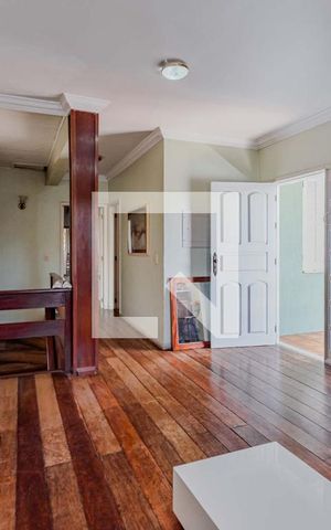 Casa à venda com 409m², 4 quartos e 5 vagas Casa à venda com 409m², 4 quartos e 5 vagasSala