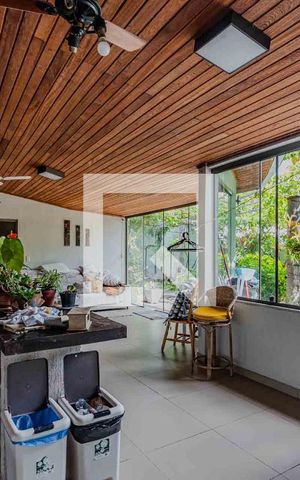 Casa à venda com 409m², 4 quartos e 5 vagas Casa à venda com 409m², 4 quartos e 5 vagasÁrea externa