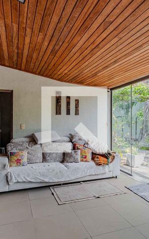 Casa à venda com 409m², 4 quartos e 5 vagas Casa à venda com 409m², 4 quartos e 5 vagasÁrea externa