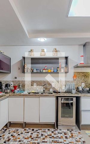 Casa à venda com 409m², 4 quartos e 5 vagas Casa à venda com 409m², 4 quartos e 5 vagasCozinha