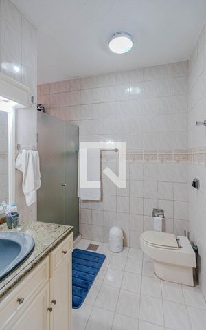 Casa à venda com 409m², 4 quartos e 5 vagas Casa à venda com 409m², 4 quartos e 5 vagasBanheiro