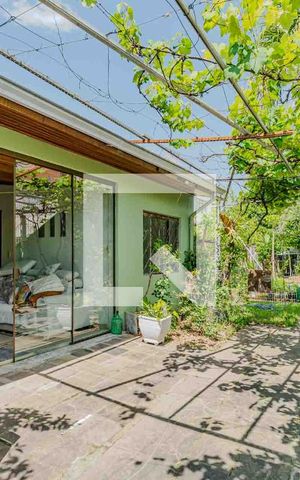 Casa à venda com 409m², 4 quartos e 5 vagas Casa à venda com 409m², 4 quartos e 5 vagasÁrea externa