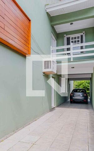 Casa à venda com 409m², 4 quartos e 5 vagas Casa à venda com 409m², 4 quartos e 5 vagasÁrea externa