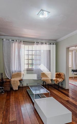 Casa à venda com 409m², 4 quartos e 5 vagas Casa à venda com 409m², 4 quartos e 5 vagasSala