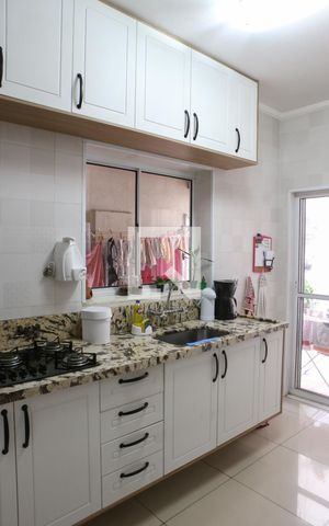 Casa à venda com 174m², 3 quartos e 2 vagas Casa à venda com 174m², 3 quartos e 2 vagasCozinha