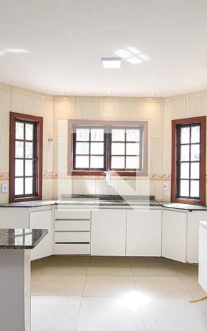 Casa à venda com 91m², 2 quartos e 2 vagas Casa à venda com 91m², 2 quartos e 2 vagasCozinha