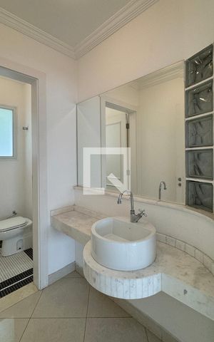 Casa de condomínio para alugar com 700m², 5 quartos e 5 vagasLavabo