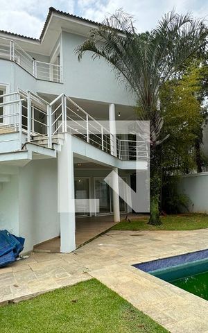 Casa de condomínio para alugar com 700m², 5 quartos e 5 vagasPiscina
