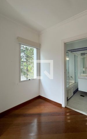 Casa de condomínio para alugar com 700m², 5 quartos e 5 vagasCloset da suíte 4
