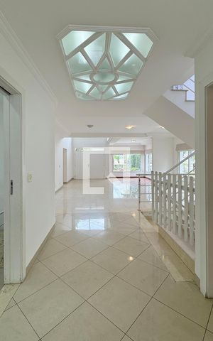 Casa de condomínio para alugar com 700m², 5 quartos e 5 vagasHall