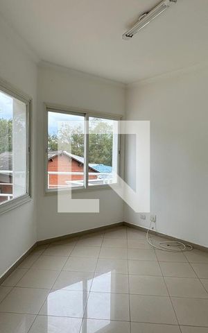 Casa de condomínio para alugar com 700m², 5 quartos e 5 vagasCopa