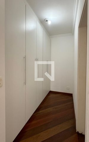 Casa de condomínio para alugar com 700m², 5 quartos e 5 vagascloset da Suíte 5