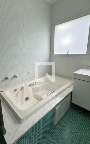 Casa de condomínio para alugar com 700m², 5 quartos e 5 vagasBanheiro da Suíte 3