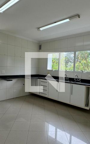 Casa de condomínio para alugar com 700m², 5 quartos e 5 vagasCozinha