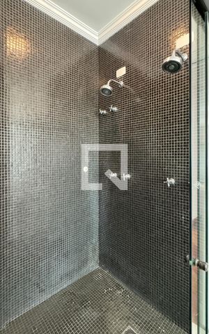 Casa de condomínio para alugar com 700m², 5 quartos e 5 vagasBanheiro da Suíte 2