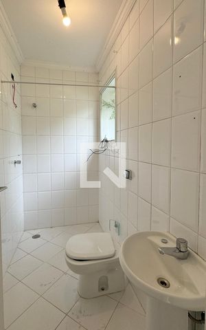 Casa de condomínio para alugar com 700m², 5 quartos e 5 vagasBanheiro de serviço