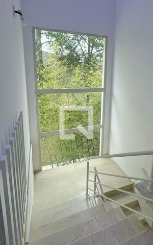 Casa de condomínio para alugar com 700m², 5 quartos e 5 vagasEscada