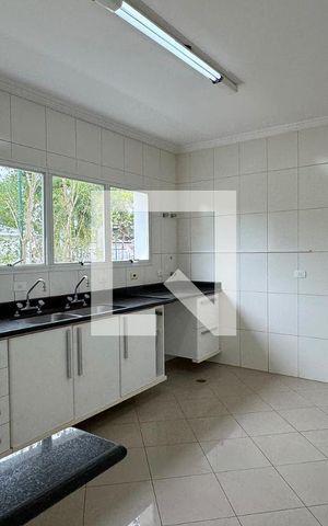 Casa de condomínio para alugar com 700m², 5 quartos e 5 vagasCozinha