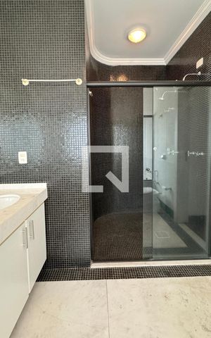 Casa de condomínio para alugar com 700m², 5 quartos e 5 vagasBanheiro da Suíte 2